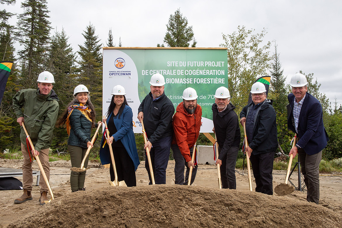 Photo from left to right: Grégoire Lemay, Director, Société en commandite Onimiskiw Opitciwan, Marie-Louise Tardif, Member of National Assembly for Laviolette-Saint-Maurice, Coalition Avenir Québec, France Wong, Senior Director of Marketing, Customer Experience and Branding at Hydro-Québec, Ian Lafrenière, Minister responsible for Relations with First Nations and Inuit, Government of Quebec, Jean-Claude Mequish, Chief, Opitciwan Atikamekw Council, Ghislain Picard, Chief, Assembly of First Nations Quebec-Labrador, Denis Clary, President, Société en commandite Onimiskiw Opitciwan and Paul Michaud, CPA, Director of Finance and Administration, Société en commandite Onimiskiw Opitciwan.