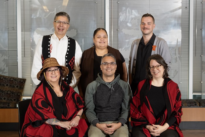 Photo de groupe des 6 dirigeants du CAEA de la C.-B.