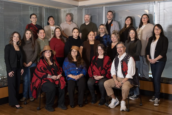 Photo de groupe des 21 membres du CAEA de la C.-B.