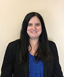 Photo de la directrice de l'audit et de la direction de l'audit, Stephanie Barozzi.